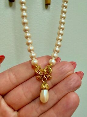 80s Vintage ⚜️ Monet Pearlescent Bead & Bow Necklace